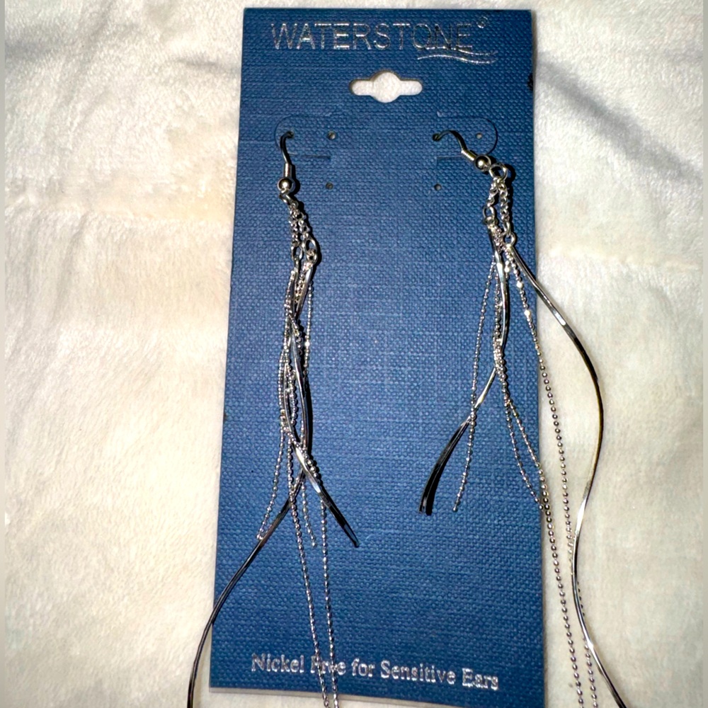 WATERSTONE Silver dangling earrings.
